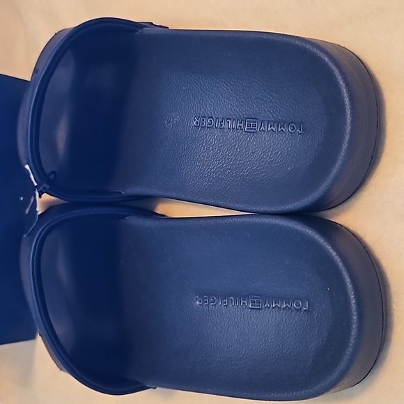 TOMMY HILFIGER - Picture 7 of 9